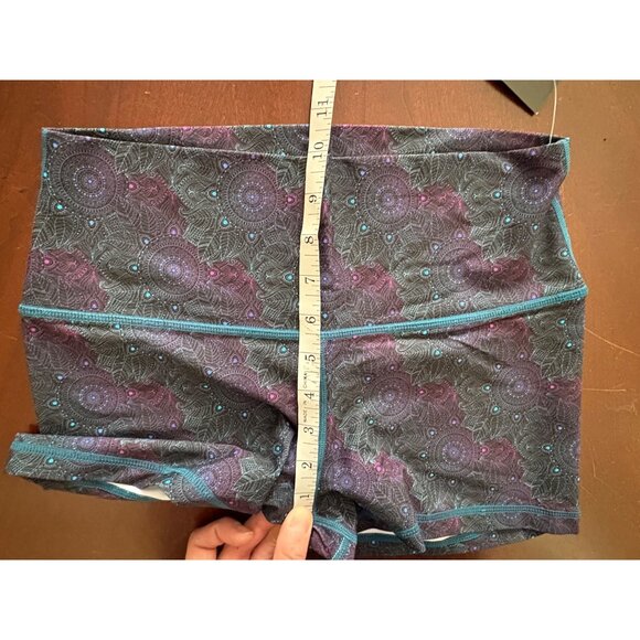Peachy Athletics NWT Vixen Booty Workout Shorts Mandala Print Size Medium - Picture 9 of 10